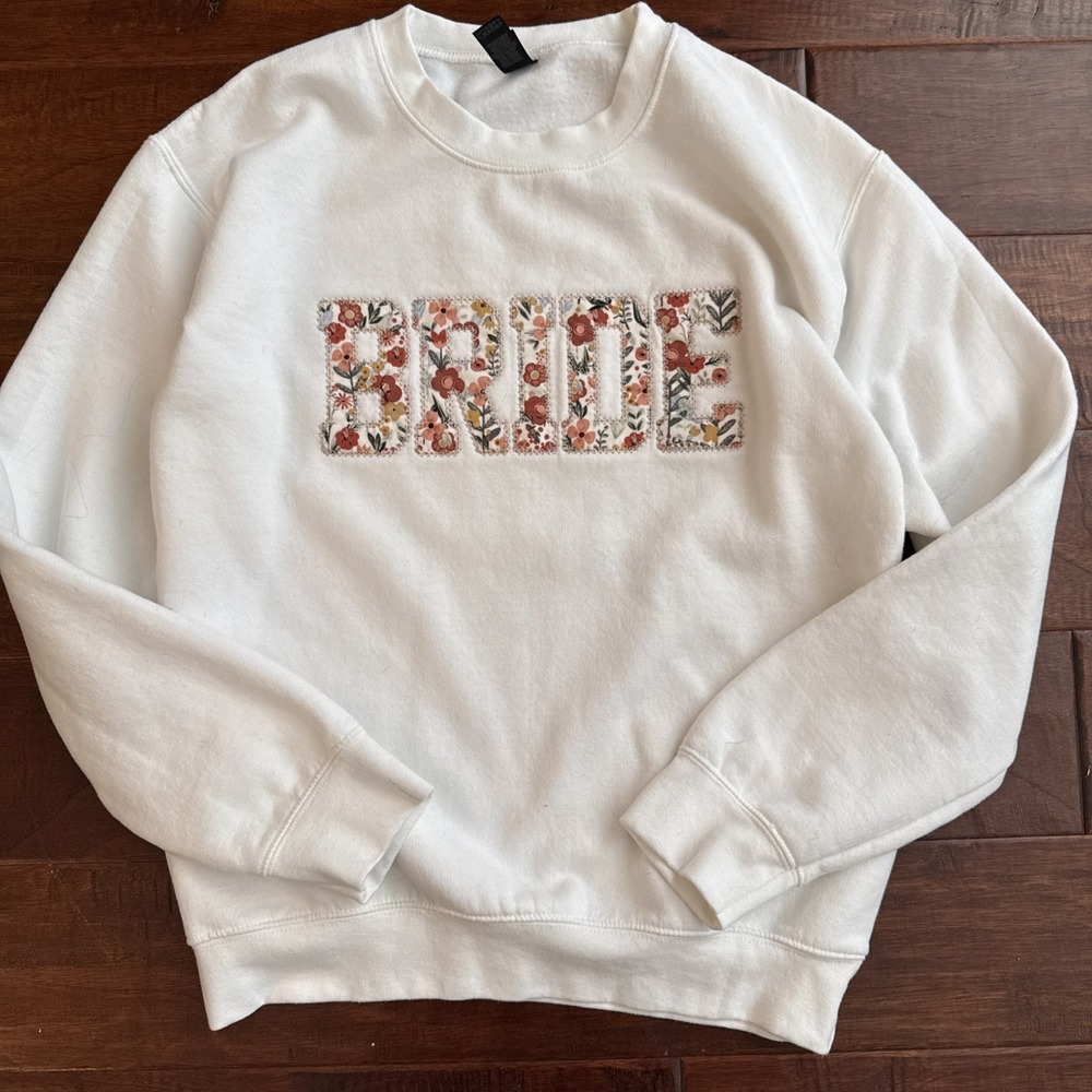BRIDE Crew Sweatshirt Country Cottage Quilted Embroidered "BRIDE" Size Small